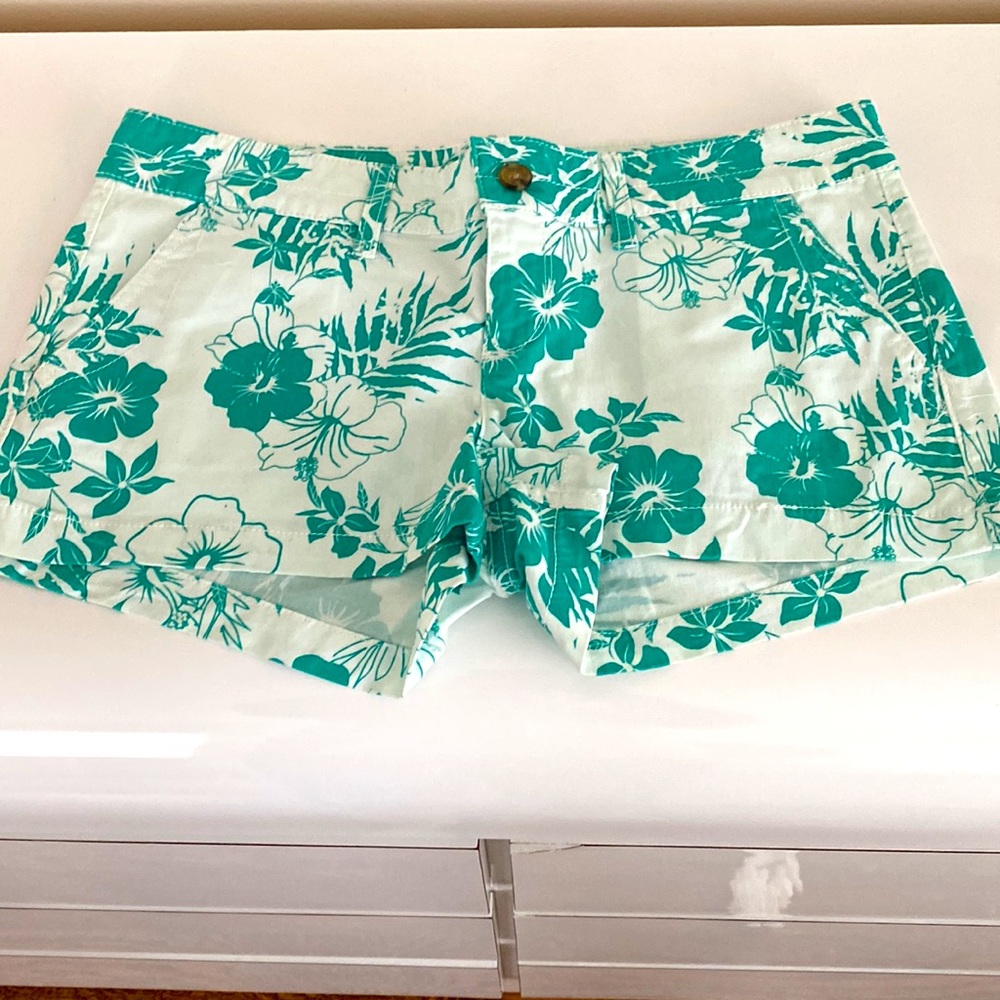Very cute nice style SO shorts. lightweight & comfy . New WOtags